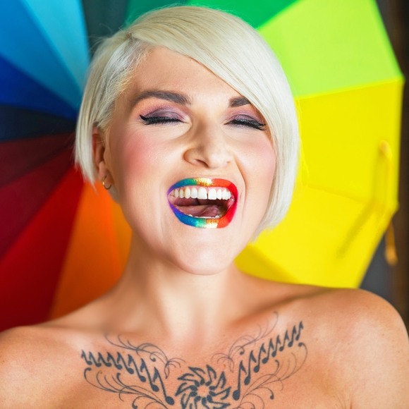 Meet your Posher, Jenn - Picture 2 of 5